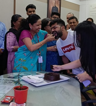 Cake cutting at Teachers' Day 2022